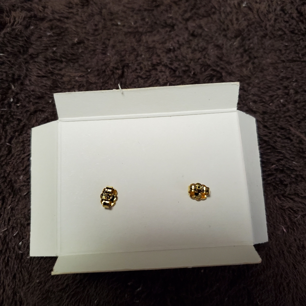 NEW 2 pair of earrings Avon pierced - Picture 8 of 8